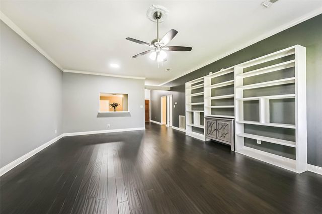 911 Woodfern Glen Lane, Pearland, TX 77584