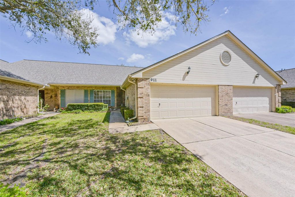 911 Woodfern Glen Lane, Pearland, TX 77584