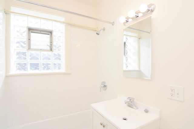 4309 N FRANCISCO Avenue 1F, Chicago, IL 60618
