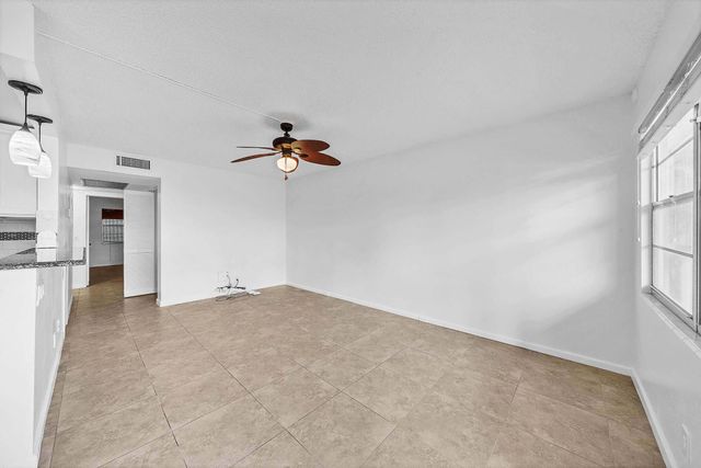 2049 Hythe C, Boca Raton, FL 33434