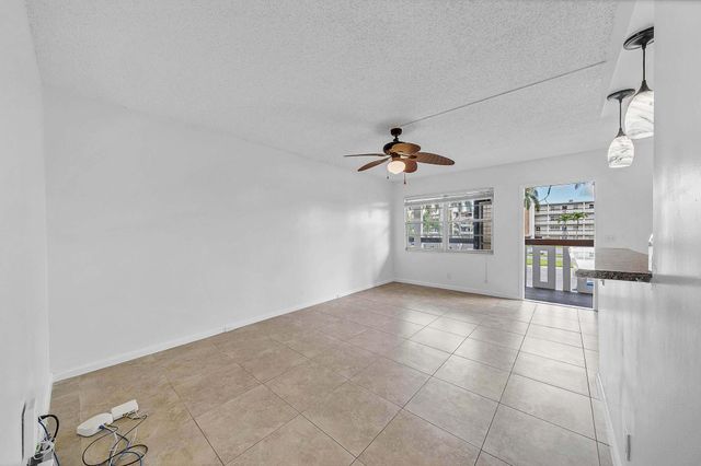 2049 Hythe C, Boca Raton, FL 33434