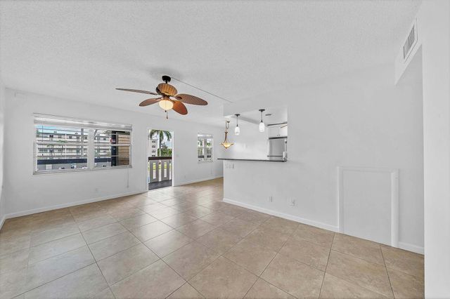 2049 Hythe C, Boca Raton, FL 33434