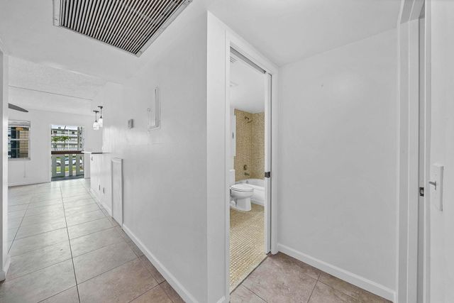 2049 Hythe C, Boca Raton, FL 33434