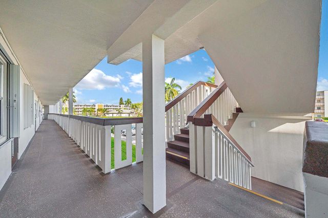 2049 Hythe C, Boca Raton, FL 33434