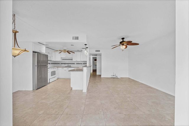 2049 Hythe C, Boca Raton, FL 33434