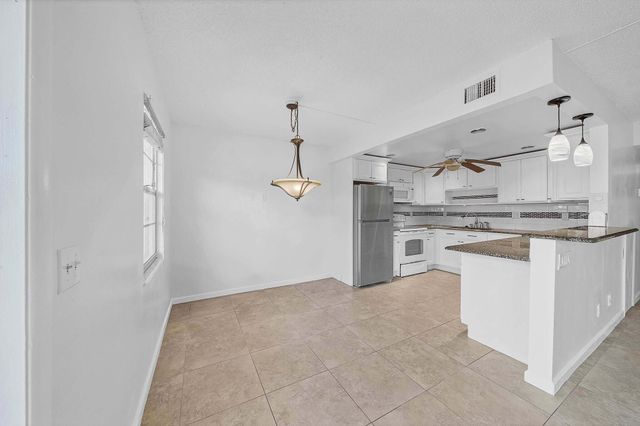 2049 Hythe C, Boca Raton, FL 33434