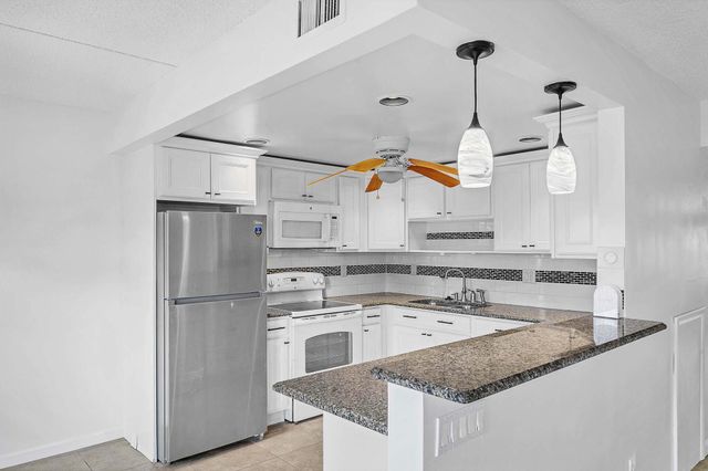 2049 Hythe C, Boca Raton, FL 33434