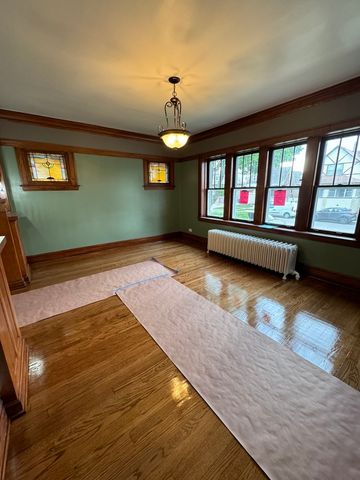 2215 East Avenue, Berwyn, IL 60402