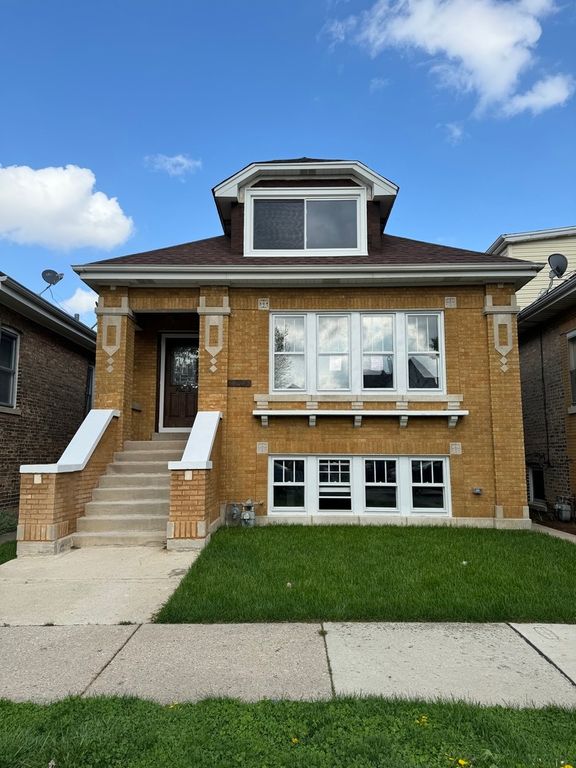 2215 East Avenue, Berwyn, IL 60402
