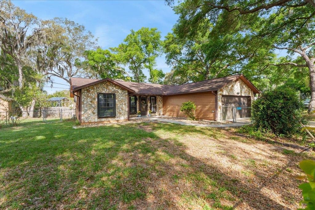 204 Queen Rd, St Augustine, FL 32086