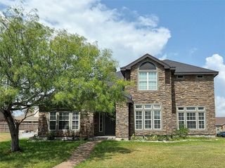 416 Hazeltine Dr, Portland, TX 78374