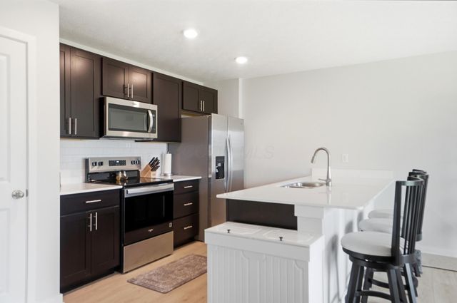 4333 Water Aven Drive, Canal Winchester, OH 43110