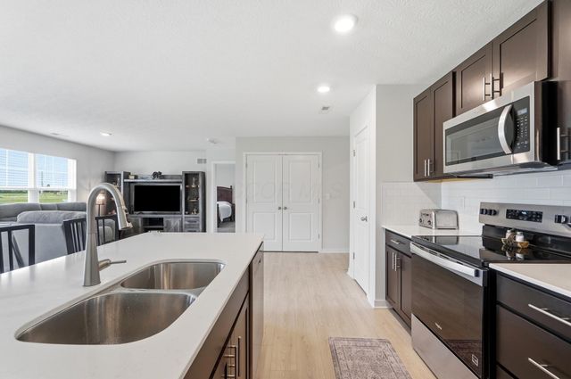 4333 Water Aven Drive, Canal Winchester, OH 43110