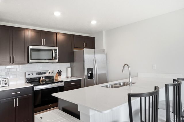 4333 Water Aven Drive, Canal Winchester, OH 43110