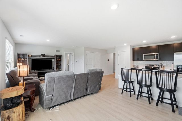 4333 Water Aven Drive, Canal Winchester, OH 43110