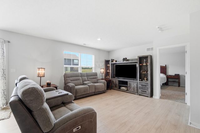 4333 Water Aven Drive, Canal Winchester, OH 43110