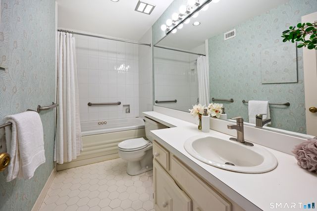 580 Mountain Road APT C, West Hartford, CT 06117