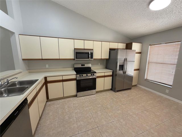 50 LAKEPOINTE CIRCLE, Kissimmee, FL 34743