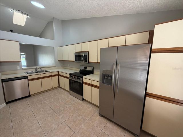 50 LAKEPOINTE CIRCLE, Kissimmee, FL 34743