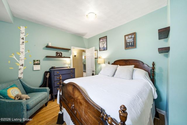320 S Bayly Ave, Louisville, KY 40206