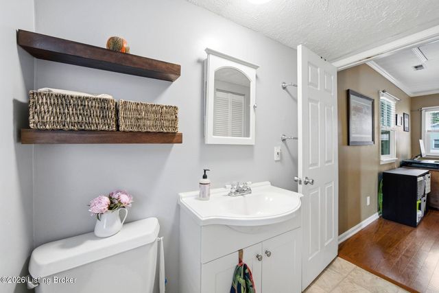 320 S Bayly Ave, Louisville, KY 40206