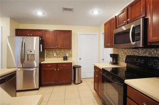 1916 NW 13th PL, Cape Coral, FL 33993