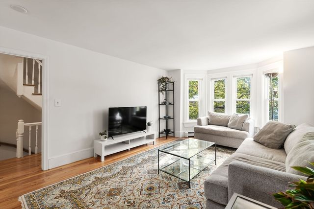 91 Fayette St 1, Watertown, MA 02472