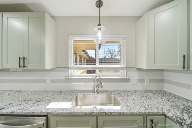 5715 E 28th Street, Tulsa, OK 74114