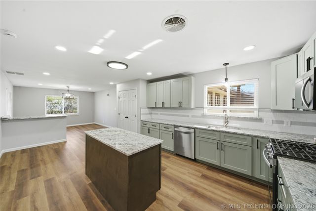 5715 E 28th Street, Tulsa, OK 74114