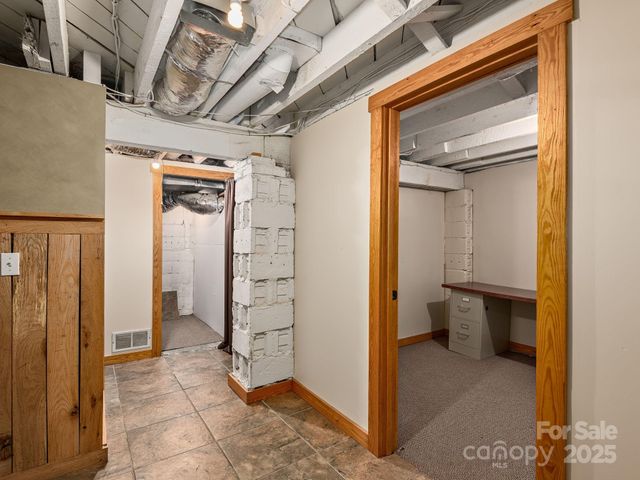 915 Tunnel Road, Asheville, NC 28805