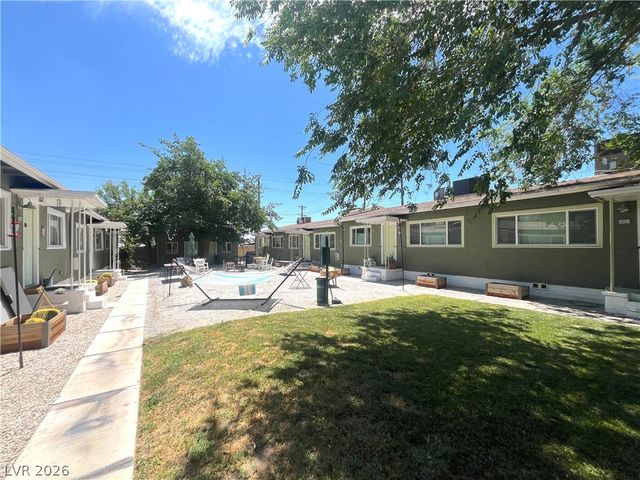 221 South 10th Street 6, Las Vegas, NV 89101