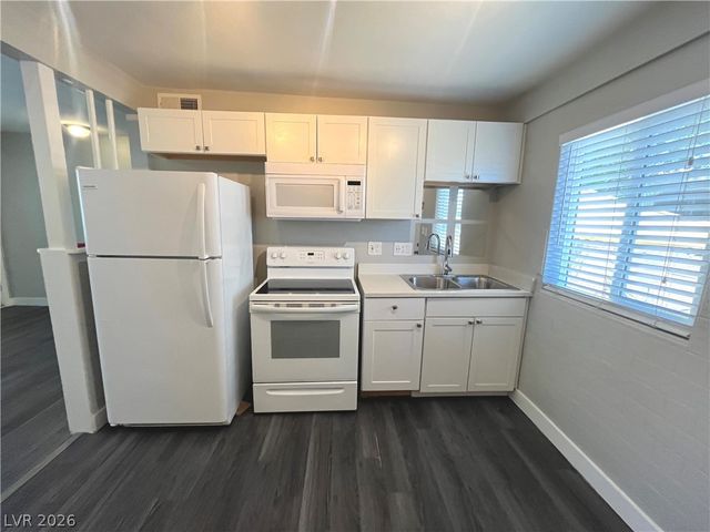 221 South 10th Street 6, Las Vegas, NV 89101