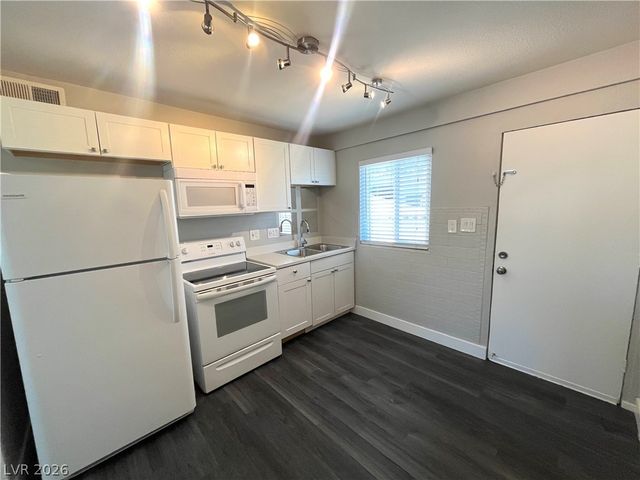 221 South 10th Street 6, Las Vegas, NV 89101