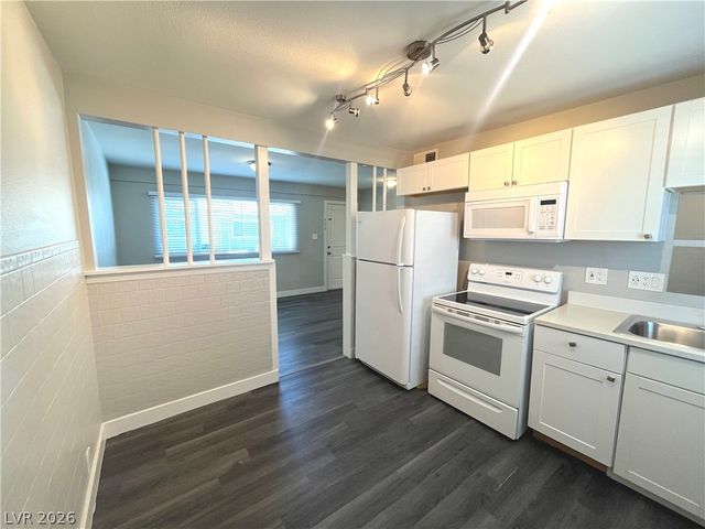 221 South 10th Street 6, Las Vegas, NV 89101