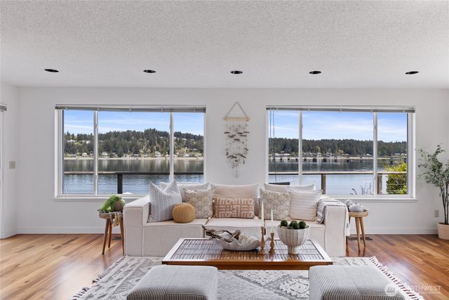 209 Bella Bella Drive, Fox Island, WA 98333