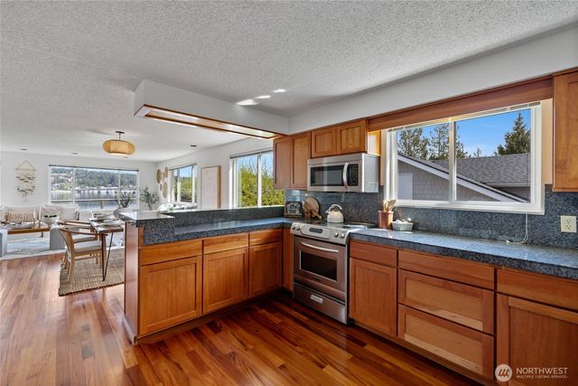 209 Bella Bella Drive, Fox Island, WA 98333