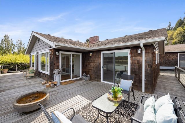 209 Bella Bella Drive, Fox Island, WA 98333