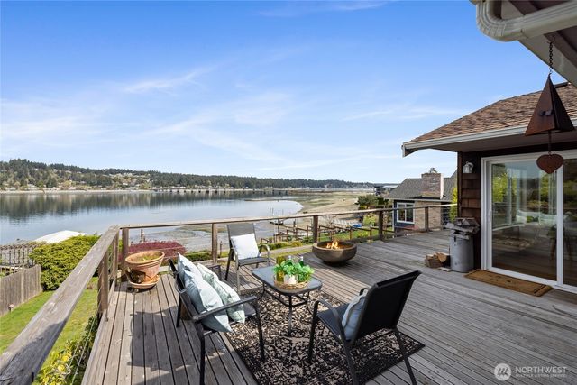 209 Bella Bella Drive, Fox Island, WA 98333