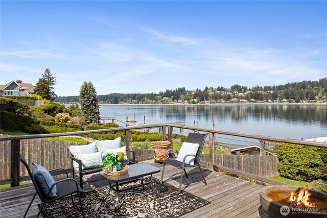 209 Bella Bella Drive, Fox Island, WA 98333