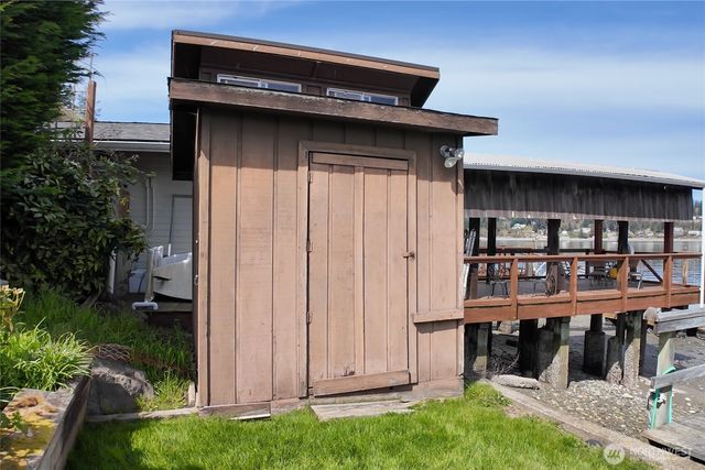 209 Bella Bella Drive, Fox Island, WA 98333