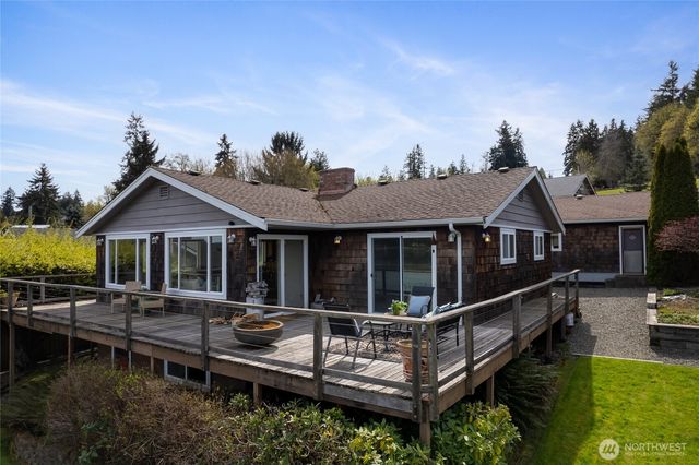 209 Bella Bella Drive, Fox Island, WA 98333