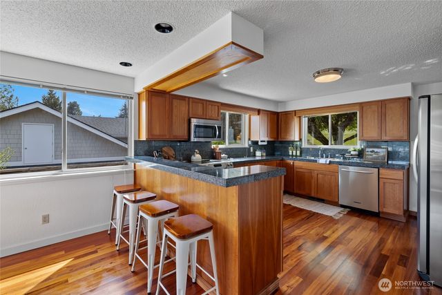 209 Bella Bella Drive, Fox Island, WA 98333
