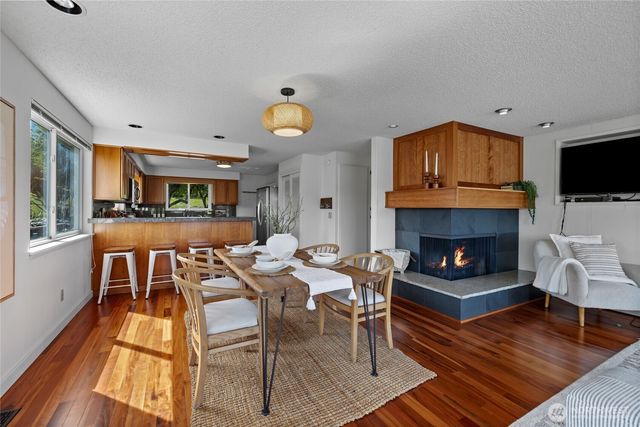 209 Bella Bella Drive, Fox Island, WA 98333