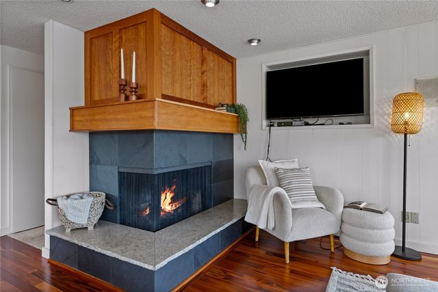 209 Bella Bella Drive, Fox Island, WA 98333