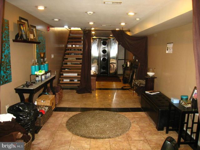 815 S 4TH ST, Philadelphia, PA 19147