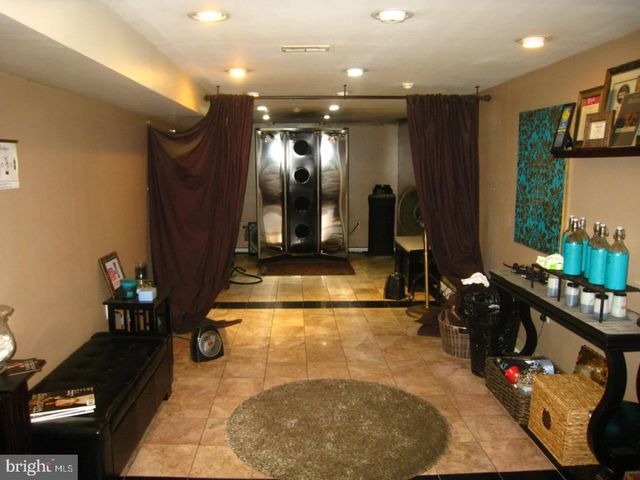 815 S 4TH ST, Philadelphia, PA 19147