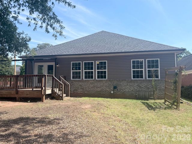 102 Sweet Oaks Lane, Statesville, NC 28677