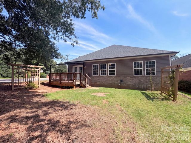 102 Sweet Oaks Lane, Statesville, NC 28677