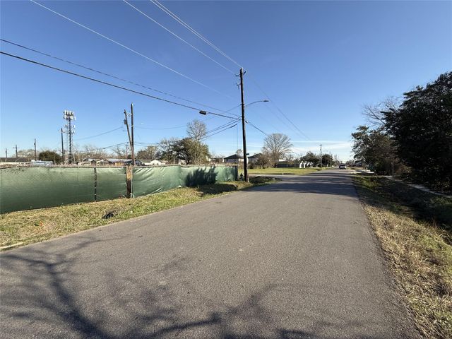 8935 Jutland Road, Houston, TX 77033