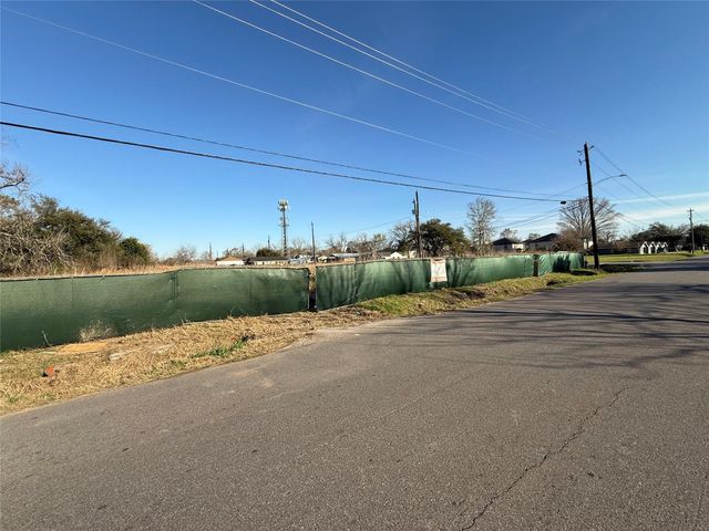 8935 Jutland Road, Houston, TX 77033